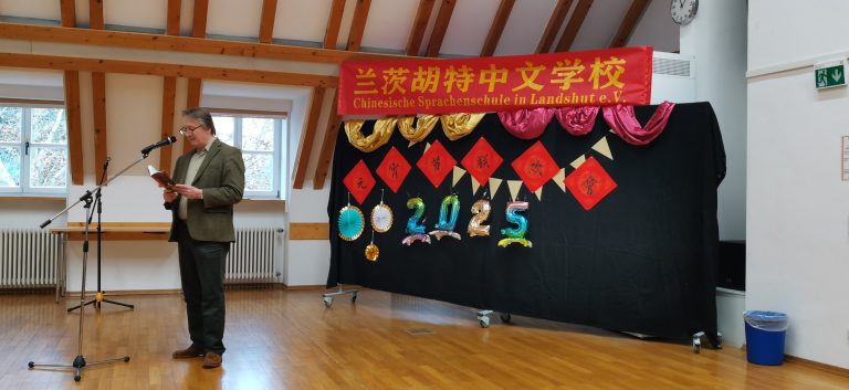 Rede und Vorlesen vom Schriftsteller Herrn Stefan Schomann 作家硕曼致辞